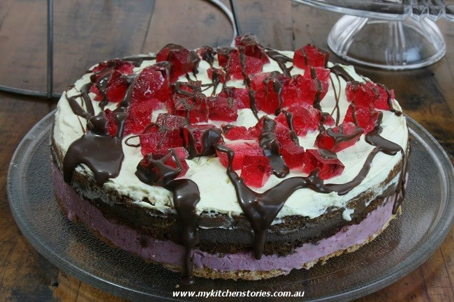 Hazelnut Meringue cake with jelly