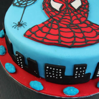 decorate a Spiderman Cake
