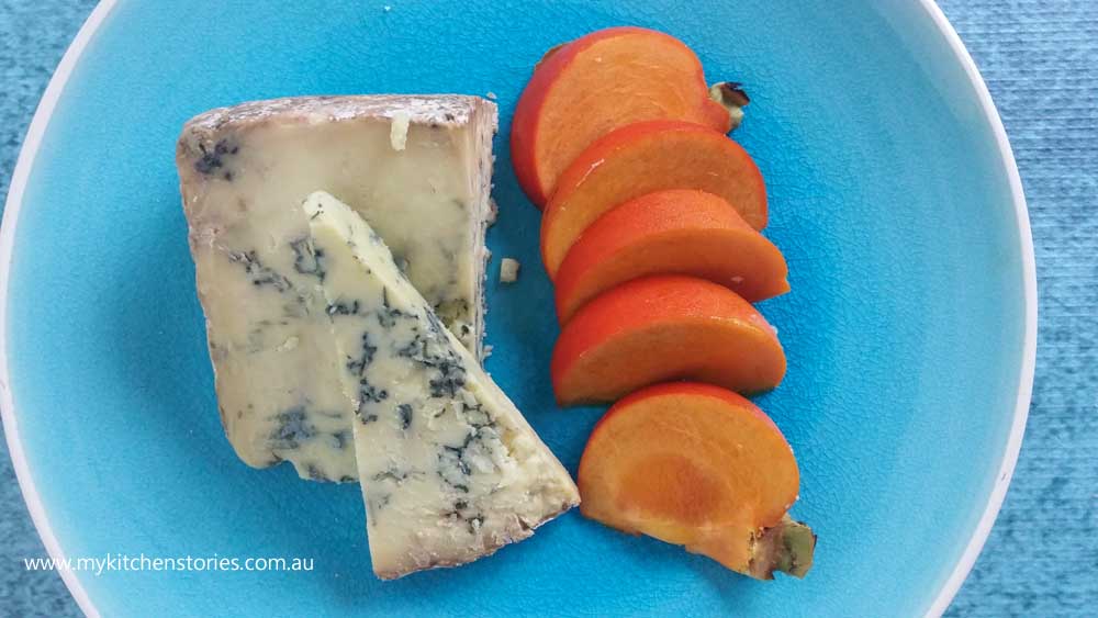 Persimmons with blue cheese 