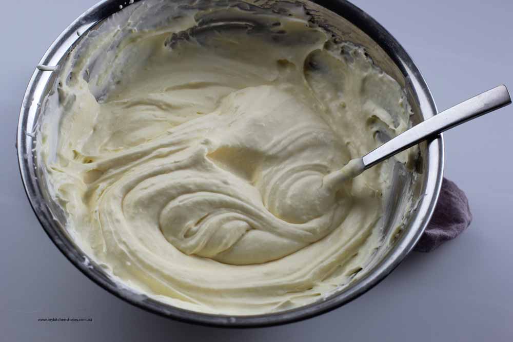 Microwave Lemon Curd Cream in a bowl