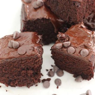 10 minute chocolate cake with icing