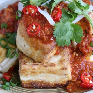 Tofu with water chestnuts and singapore chilli sauce